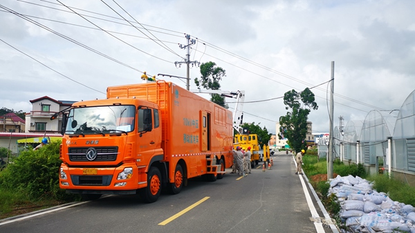 泰豪海德馨中壓發(fā)電車(chē)不停電作業(yè)檢修.jpg