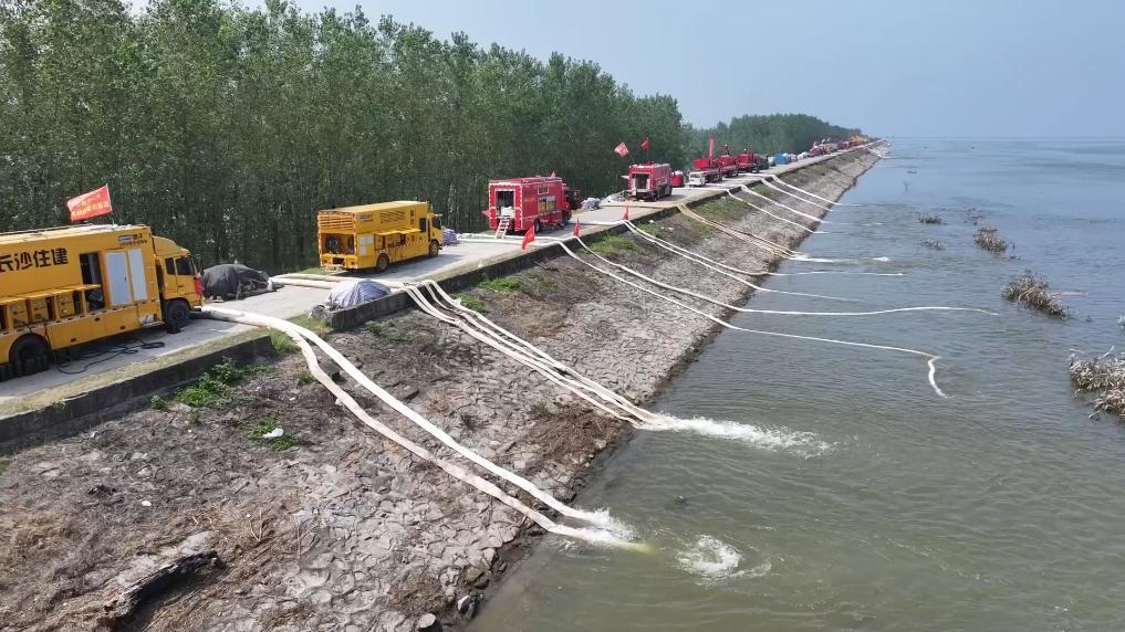 泰豪·海德馨排水車、電源車馳援團洲垸排澇保電